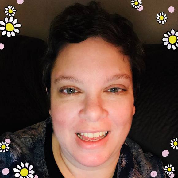Meet your Posher, Julie - Picture 1 of 1